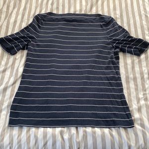 🌸 Boat neck short sleeved top!